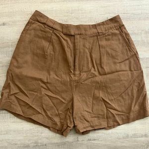 Forever 21 size medium women’s beige linen shorts